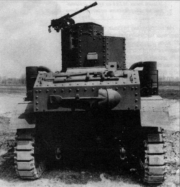 Легкий танк М3 На виде спереди видны открытые крышки смотровых лючков в - фото 10