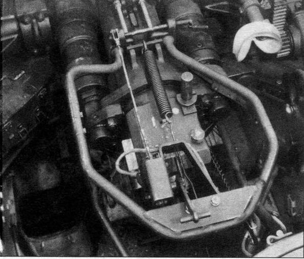 Казенная часть 75мм гаубицы М2 Хорошо видны откидное ограждение орудия и - фото 31