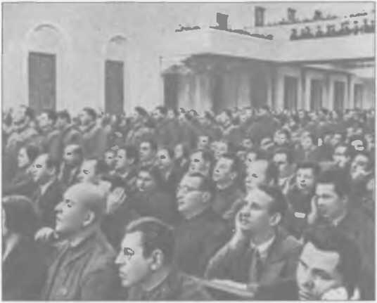 БМ Шапошников среди делегатов XVIII съезда ВКПб Март 1938 год Семья - фото 22