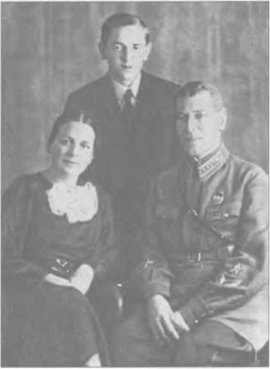 Семья БМ Шапошникова жена Мария Александровна и сын Игорь 1936 г - фото 23