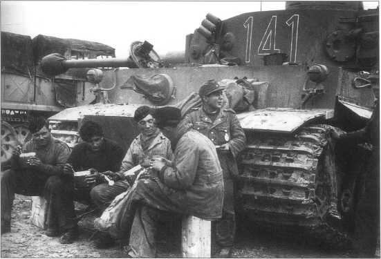 Тяжелый танк Тигр тактический номер 141 в перерывах между боями Танк - фото 26