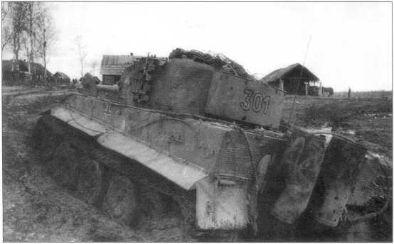 PzKpfwVIH в июле 1944 года Танк покрыт циммеритом zimmerit окрашен - фото 35
