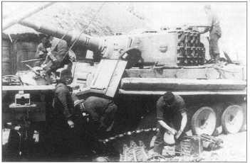 Ремонт штабного танка в полевых условиях Лето 1944 года Танки Тигр I - фото 118