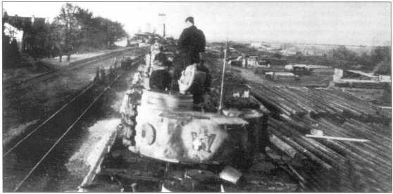 Эшелон с танками 507го батальона На ящике для инвентаря хорошо видна эмблема - фото 120