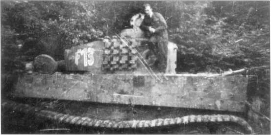 Тигр I из состава роты Ферманна Fehrmann Машина окрашена в зеленооливковый - фото 174