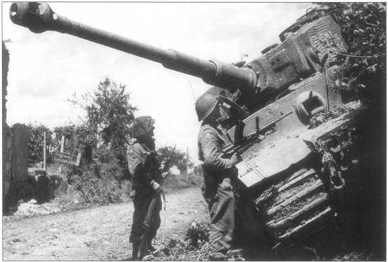 Тигр I за номером 334 подбитый британскими войсками 23 июня 1944 года - фото 203