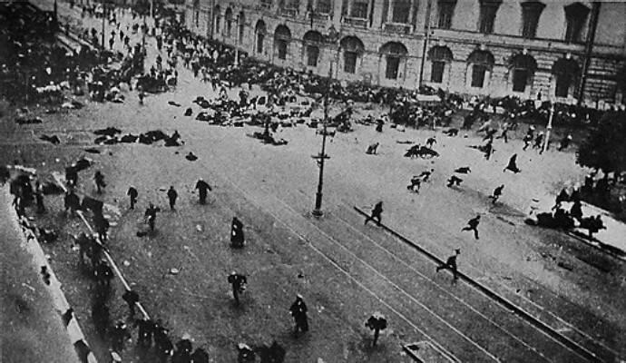 Июльский кризис 1917 год Фотограф Виктор Булла 1917 год Два человека на - фото 2