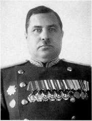 Фекленко Николай Владимирович на фото 1945 года в звании генераллейтенанта - фото 21