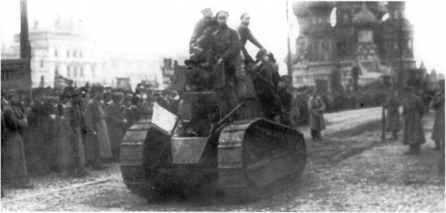 Еще один снимок трофейного Рено FT на Красной площади 1 мая 1919 года - фото 5