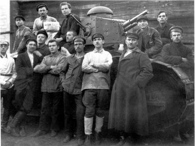 Делегация московских рабочих в гостях у танкистов Примерно 192324 года На - фото 15