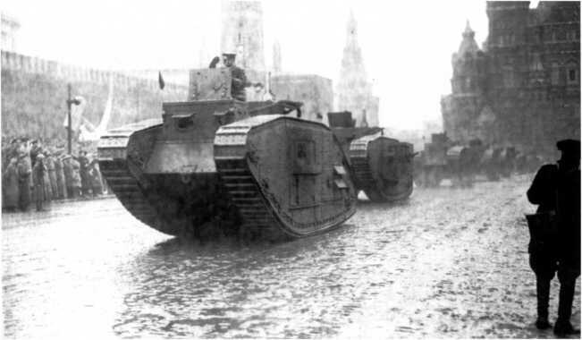Колонна танков MKV на Красной площади 7 ноября 1928 года Обратите внимание - фото 146