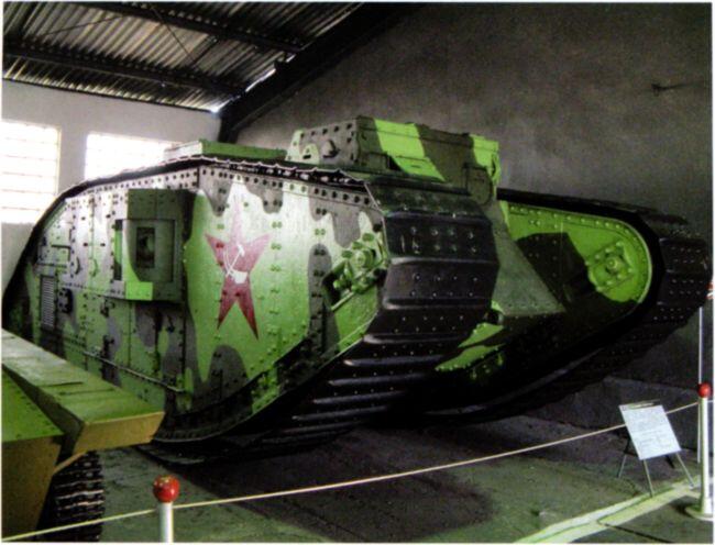 Танк MKV в экспозиции военноисторического музея бронетанкового вооружения и - фото 187