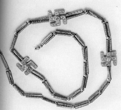 Ожерелье I тыс до н э найденное при раскопках в Гиляне По словам ЛР - фото 2