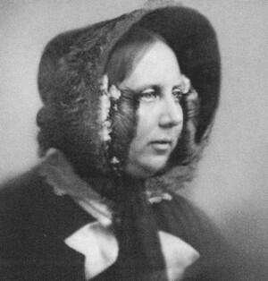 Кэтрин Диккенс в 1852 году Чарлз Диккенс в 1852 году Элизабет Гаскелл Худ - фото 17