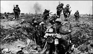 Битвы на Западном фронте Сомма атака пехоты вверху и ее обычный результат - фото 3