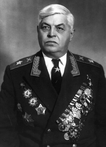 Главный маршал артиллерии СС Варенцов ИА Серов председатель КГБ СССР в - фото 31
