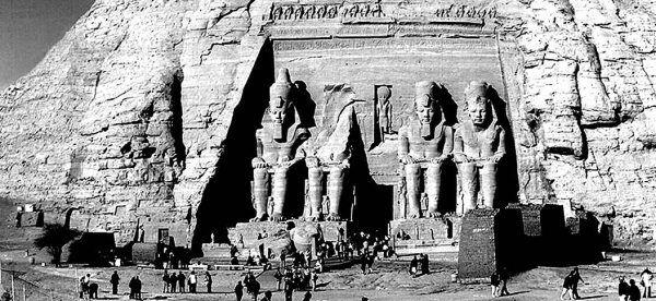 Храм в АбуСимбеле со статуями Рамсеса II Наличие своеобразной фауны было - фото 3