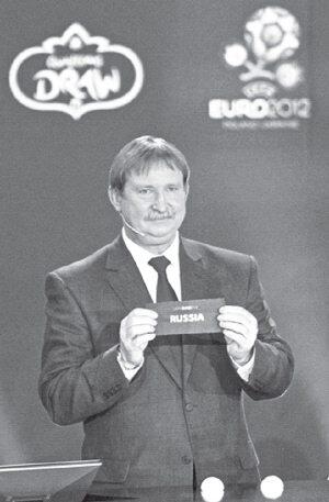 Жеребьевка отборочного турнира ЕВРО2012 в Варшаве Во время жеребьевки УЕФА - фото 35