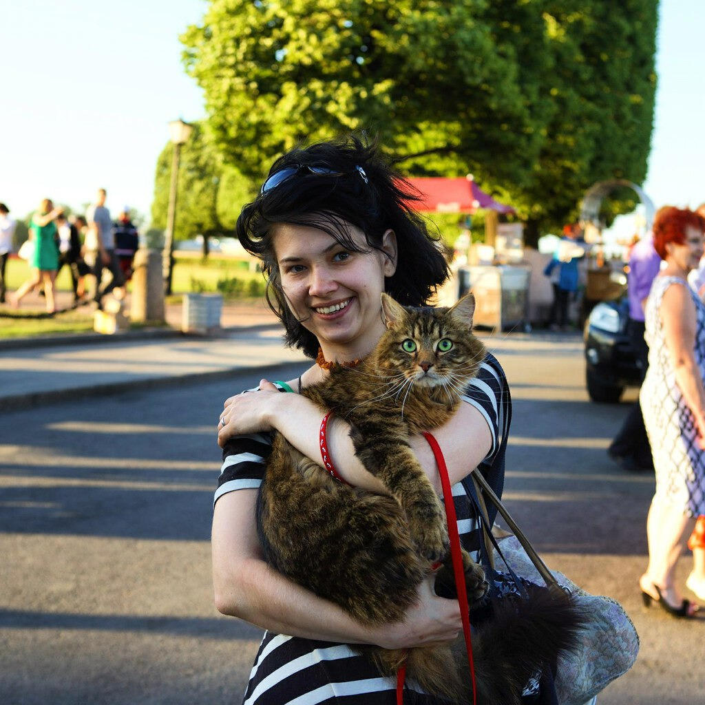 Кристина и любимый кот Семён Кристина Сатаева драматург прозаик поэтесса - фото 1