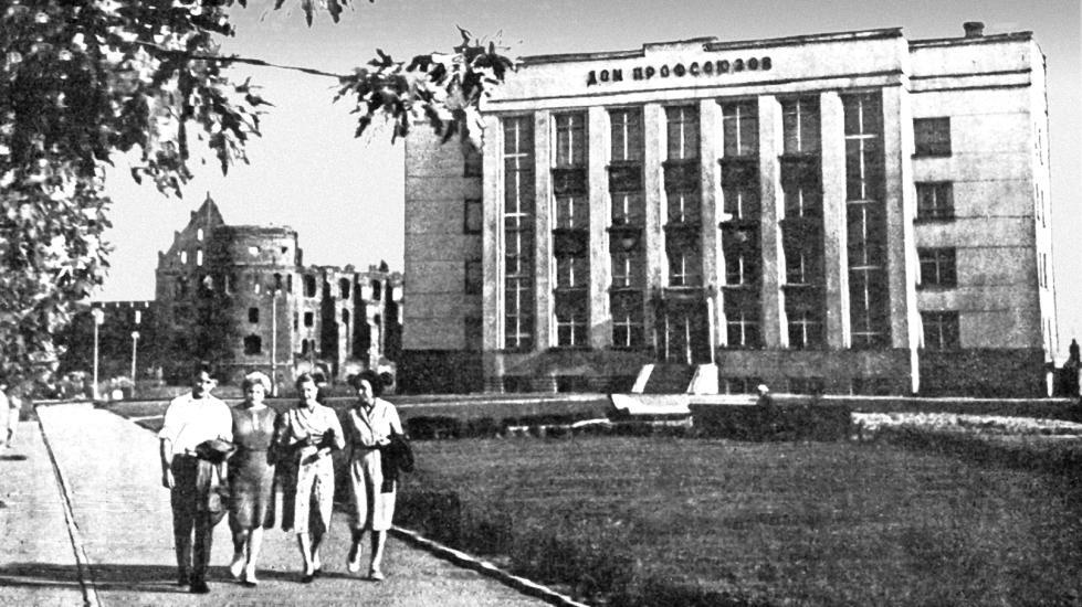 В центре Калининграда в середине 60х годов XX века Куда подевались теперь эти - фото 1