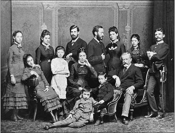 Семья Фрейд конец XIX века Сигизмундом его назвали возможно в честь - фото 4