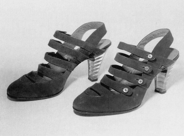 Вариант туфель с каблуком из плексигласа 1941 год Мода и война шли на - фото 6