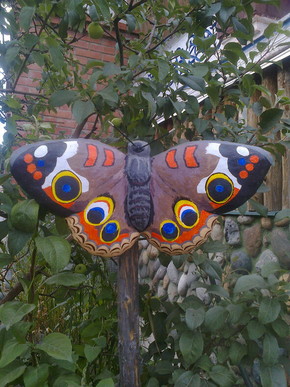 Фото 12Фигура бабочки ПАВЛИНИЙ ГЛАЗ на яблоне размер 20 Х 35 см вес - фото 13