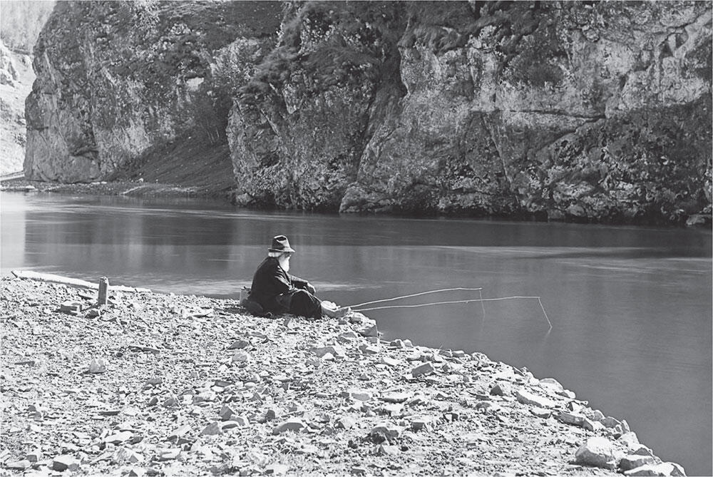 Рыболов на реке Исети Близ Каменского завода 1909 г В том краю где желтая - фото 14