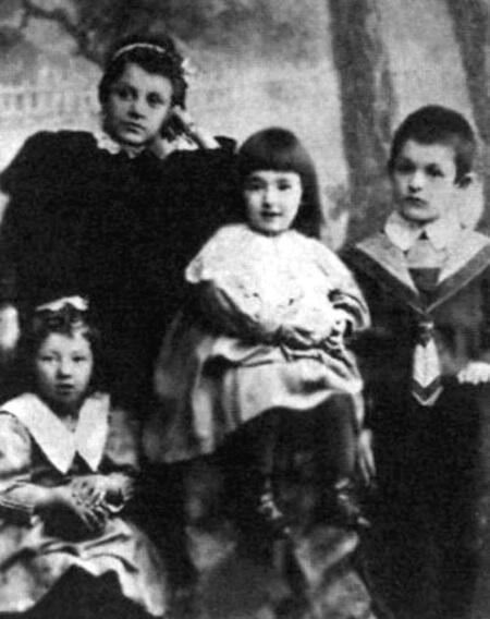 Дети Фаина слева Белла и Яков с гувернанткой Таганрог 1900 год После того - фото 4