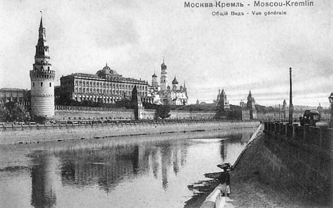 Москва на старой открытке Проходя мимо недосягаемого своего божества Большого - фото 9