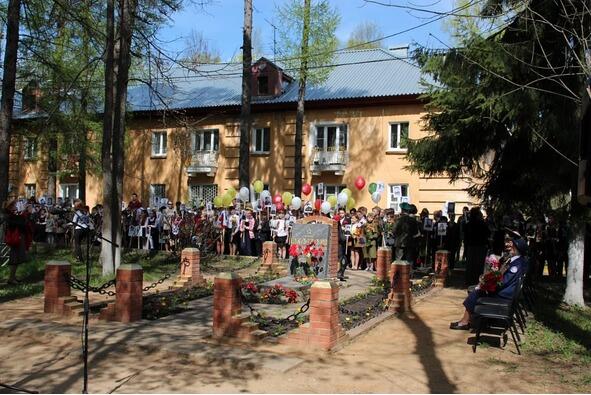Трудовая 9 мая 2015 года На могиле героя войны лейтенанта Вячеслава Козлова - фото 4