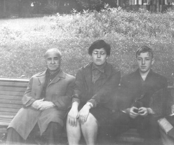 В гостях у бабы Розы Введенское Немецкое кладбище г Москвы 1970 г Папа - фото 35