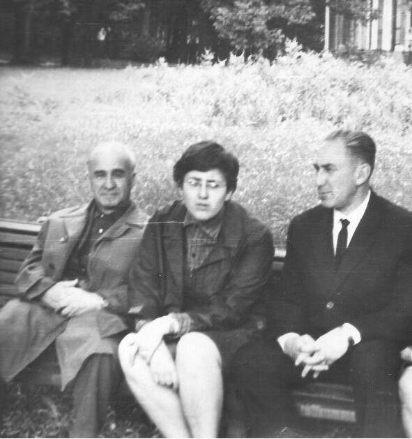В гостях у бабы Розы Введенское Немецкое кладбище г Москвы 1970 г Папа - фото 36