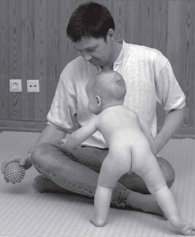 Ход первых опытов общения зависит в основном от реакций новорожденного При - фото 4