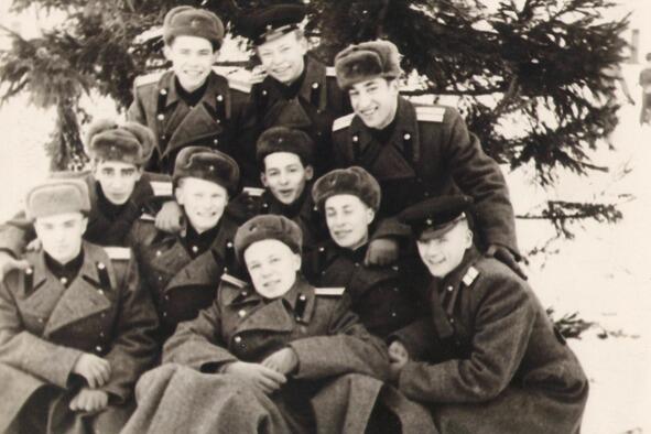 1 января 1954 г Гомель Новый Год Шодин Артемьев Кравцов Лазько Алабов - фото 12