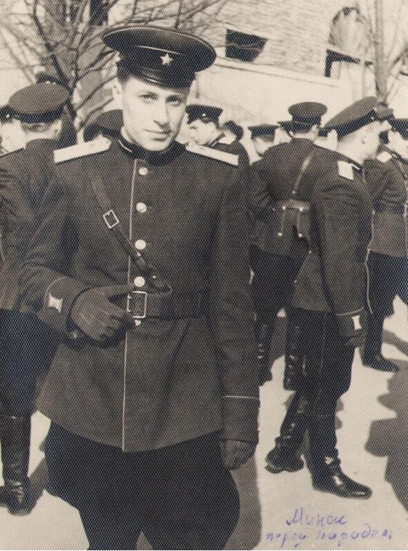 1956 г 4й выпускной курс Перед парадом в Минске Алабов Ю Ф В училище - фото 20