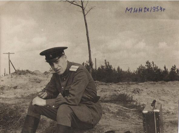 1954 г Минск Младший лейтенант Алабов Ю Ф перед занятиями в МВИРТУ - фото 4