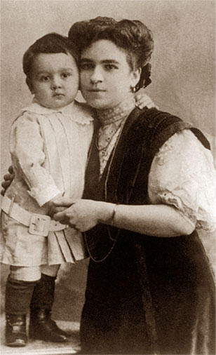 Нина Владимировна Яковлева с трёхлетним сыном Сашей Может быть заметила что - фото 28