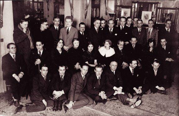 Групповая фотография сотрудников парижского журнала Числа 1934 Юрий - фото 1