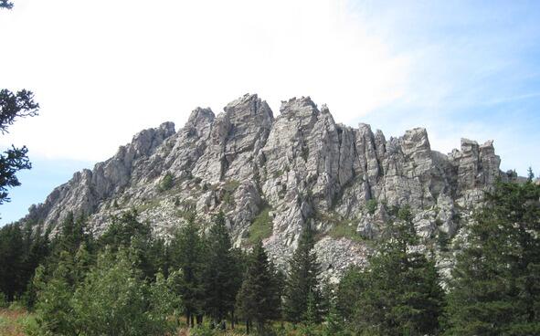 Хребет Большой Таганай Гора Откликной Гребень напоминает застывшего дракона - фото 2