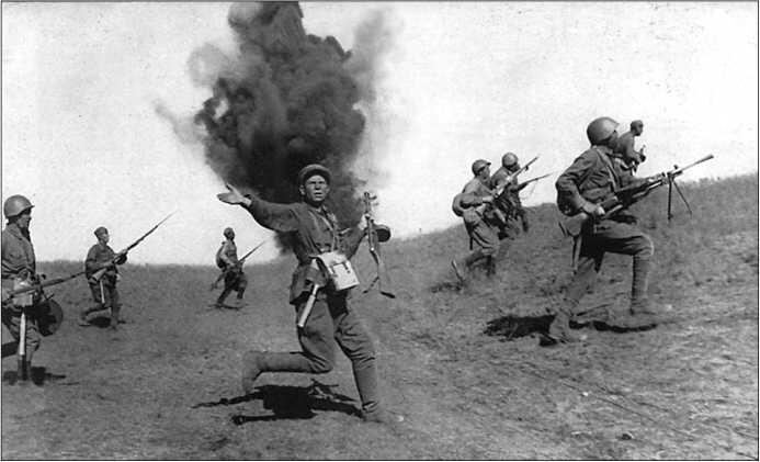 В бой за Родину Фото Великой Отечественной войны 19411945 гг На Алтарь - фото 2