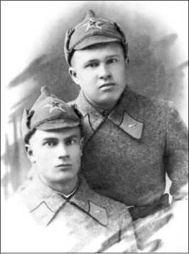 Яков Вьюгин справа 1936 год Яков Вьюгин 1944 г Фронтовик участник трёх - фото 5