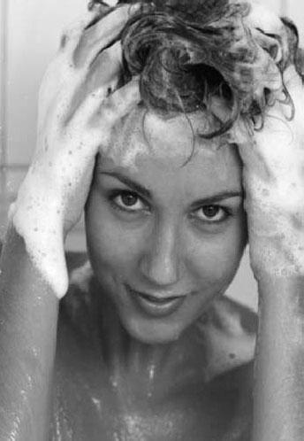 Мытье головы Совершенно не важно когда мыть волосы до мытья тела или после - фото 1