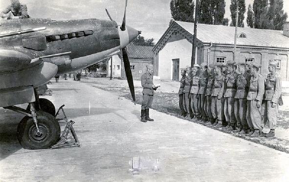 После ВОВ казармы 10 Донского полка были заняты польским военным лётным - фото 7
