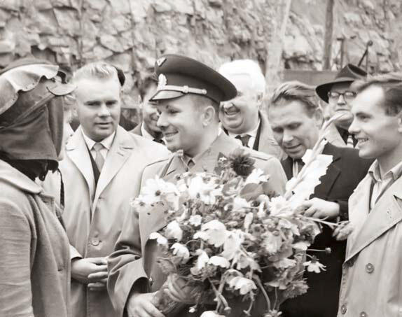 Сергей Павлов дружил с космонавтами и они были близки к комсомолу - фото 8