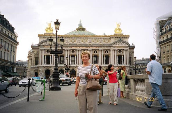 У Оперного театра Париж 23 июля 2004 г Весь центр обегали от Гранд Опера к - фото 4