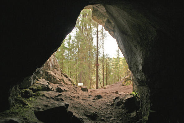 Пещера древнего человека в Дыроватом камне Здесь проживали народы - фото 6