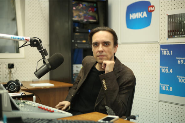 Сергей Сычев радиоведущий музыкальный редактор радиостанции Ника FM - фото 1