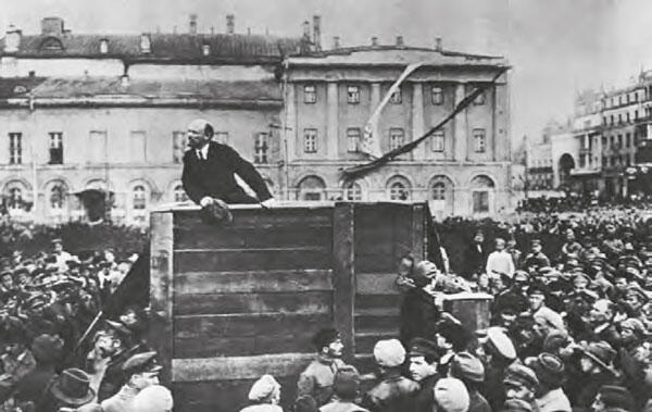 Ленин на митинге в Петрограде в 1917 году Что касается личности В И Ленина - фото 3