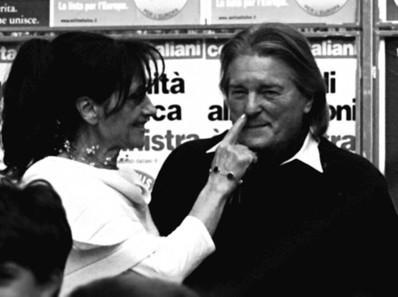Счастливые родители звезды итальянского кинематографа Моники Беллуччи - фото 5